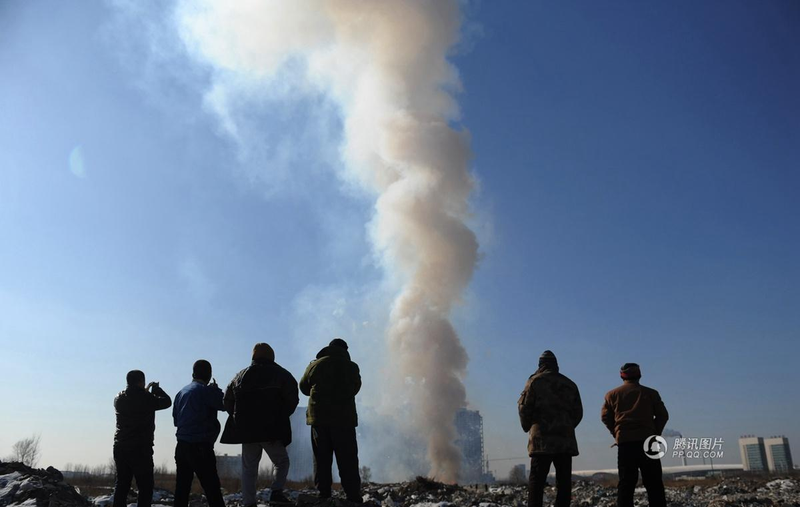 Illustration for article titled Chinese police destroyed 3,083 sets of firework creating huge explosion